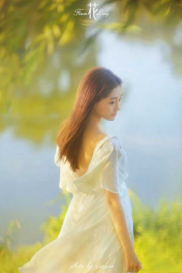 清纯美女白色长裙唯美户外