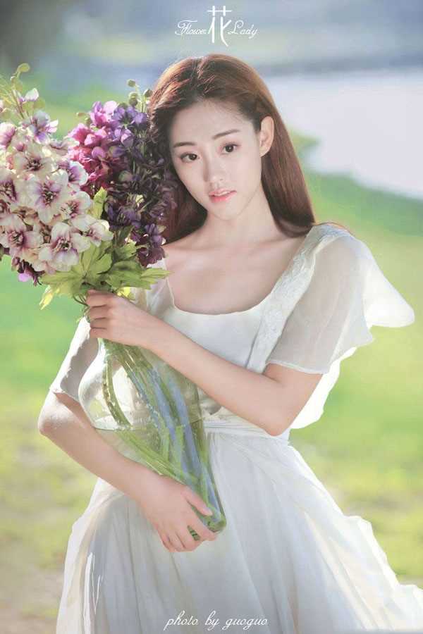 清纯美女白色长裙唯美户外