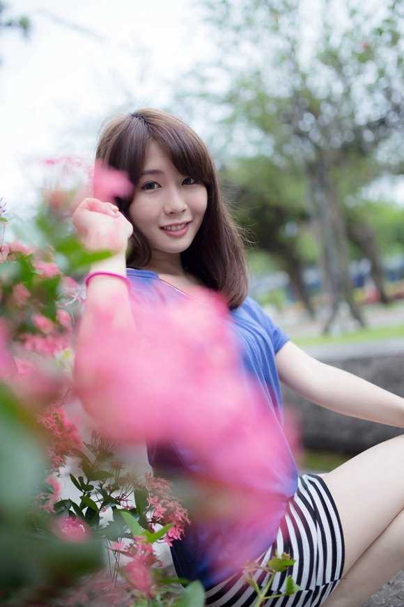 优质清纯美女庄晴雅公园唯美相册