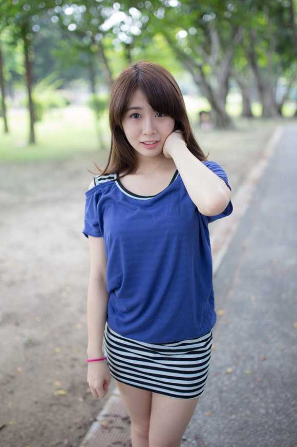 优质清纯美女庄晴雅公园唯美相册