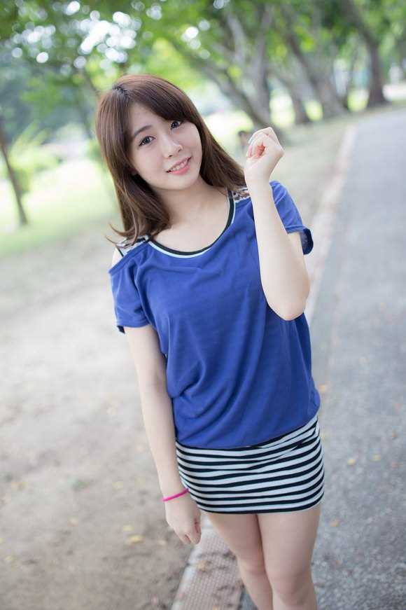 优质清纯美女庄晴雅公园唯美相册