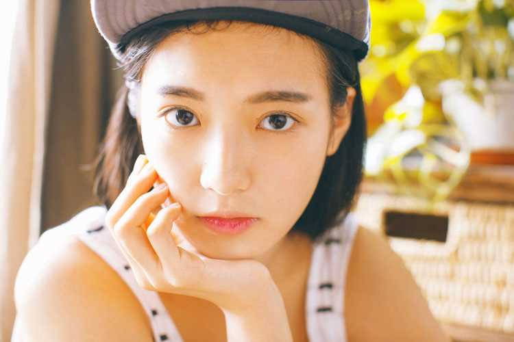 精选清纯可爱美女室内唯美图册