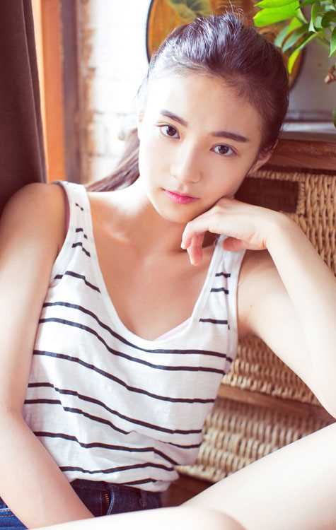 精选清纯可爱美女室内唯美图册