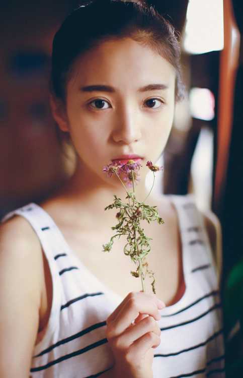 精选清纯可爱美女室内唯美图册