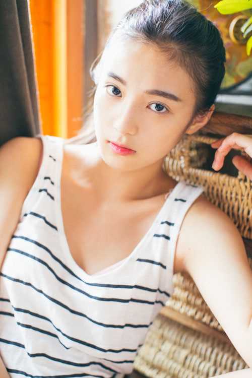 精选清纯可爱美女室内唯美图册