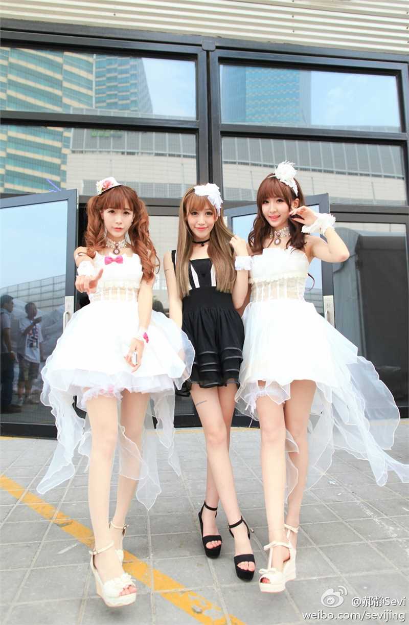 优质清纯女孩郝静清新户外写照相册