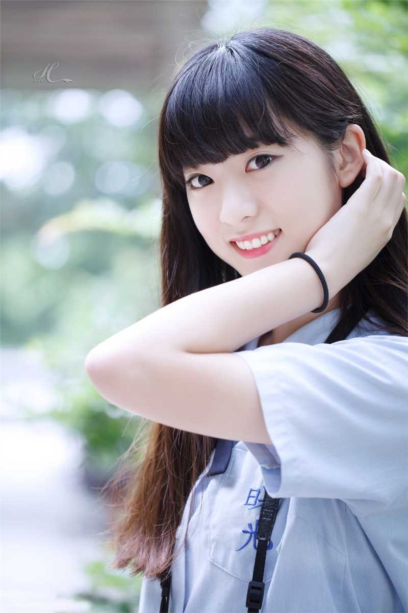 精选可爱制服美女清纯惹人爱图册