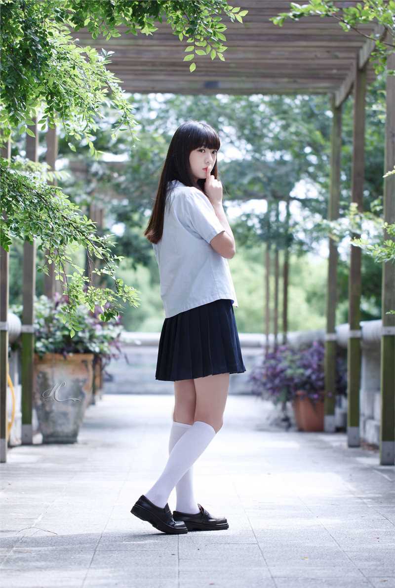 精选可爱制服美女清纯惹人爱图册