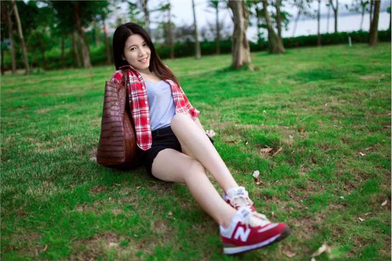 高清清纯女生夏日迷人街拍图集