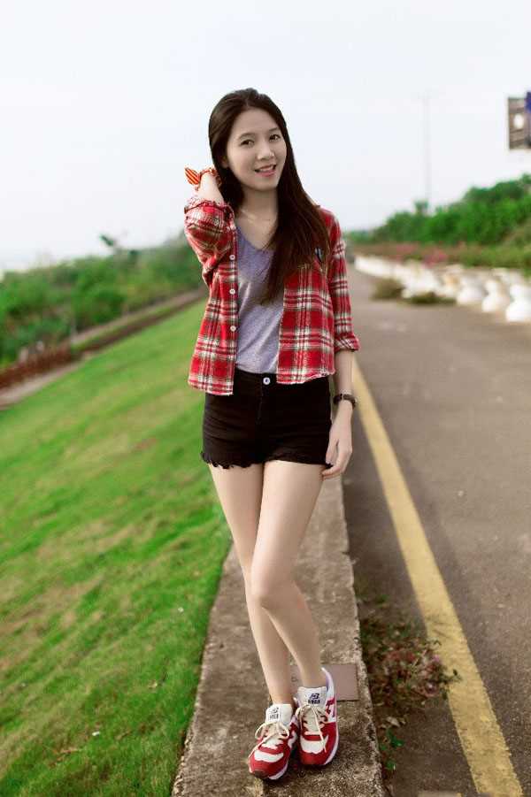 高清清纯女生夏日迷人街拍图集