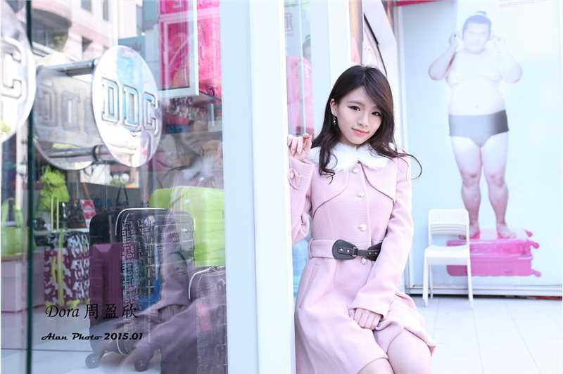 精选街拍短裙美女Dora清纯唯美写照图册