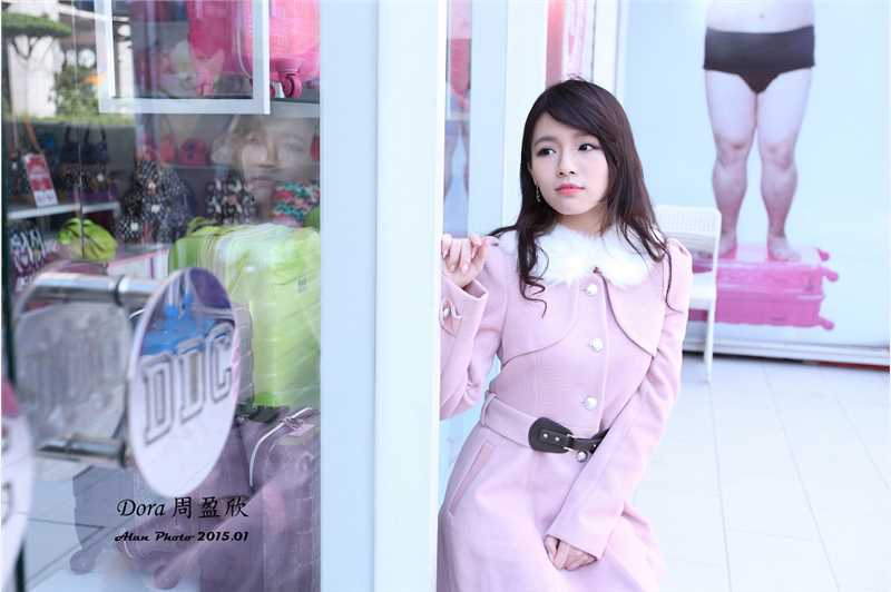 精选街拍短裙美女Dora清纯唯美写照图册