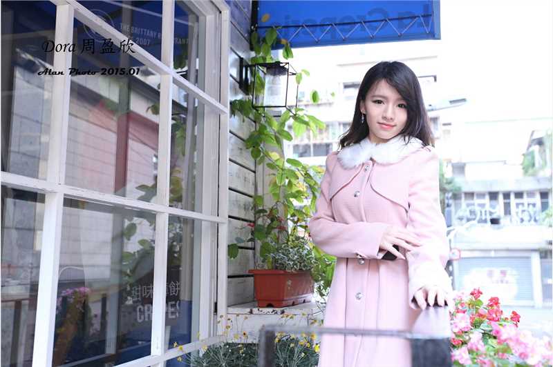 精选街拍短裙美女Dora清纯唯美写照图册