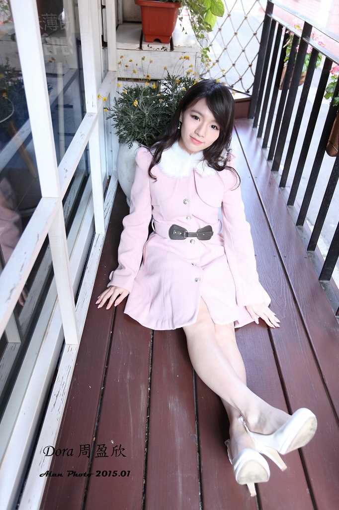 精选街拍短裙美女Dora清纯唯美写照图册