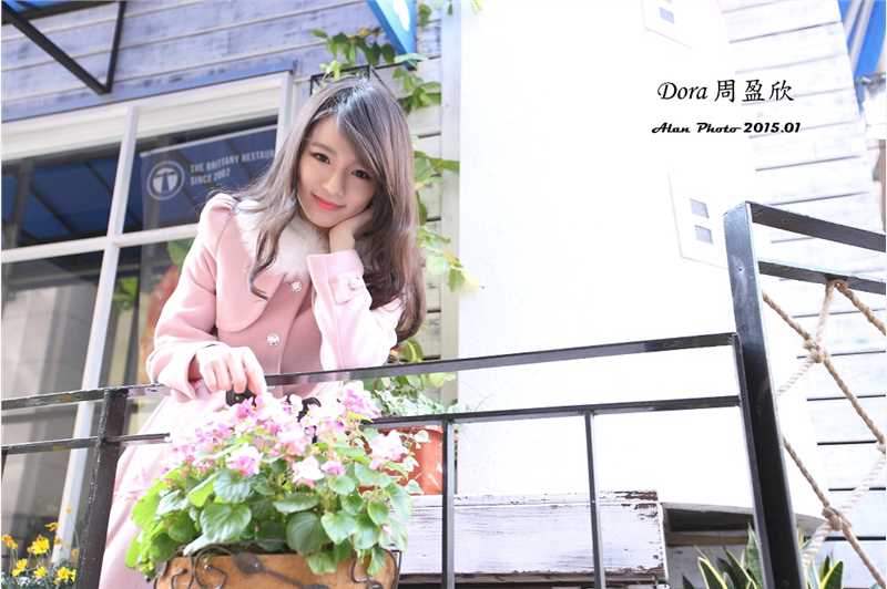 精选街拍短裙美女Dora清纯唯美写照图册