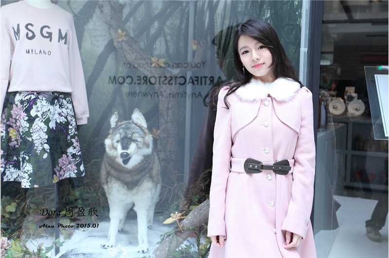 精选街拍短裙美女Dora清纯唯美写照图册