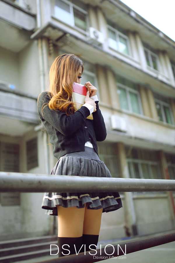 精选清纯少女户外迷人气质图册