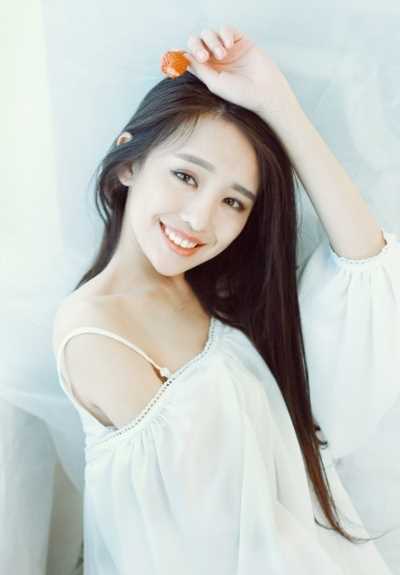 最全清纯白衣美女迷人微笑很倾城相册