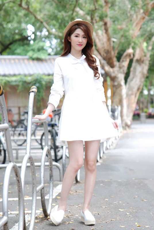 清纯美眉绿色田园唯美