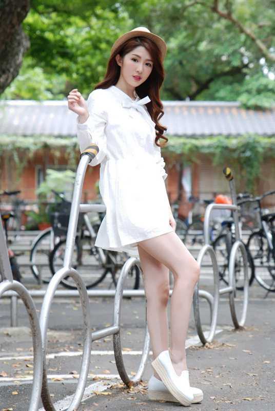 清纯美眉绿色田园唯美