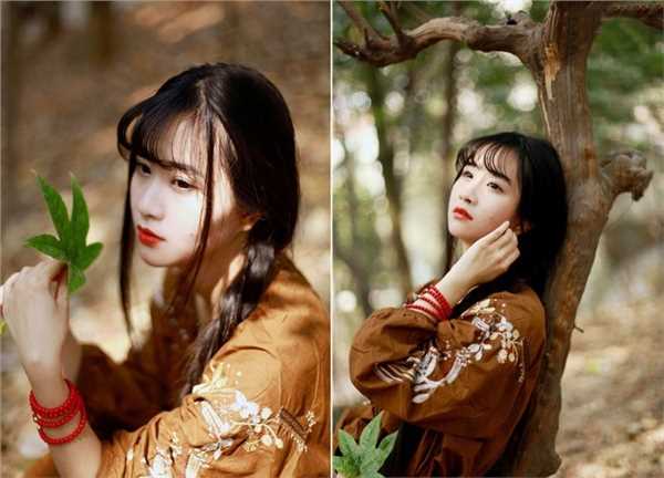 清纯校花户外红唇迷人