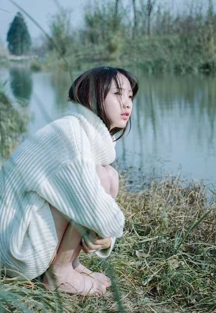 精选清纯女生户外伤感意境图册