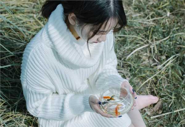 精选清纯女生户外伤感意境图册