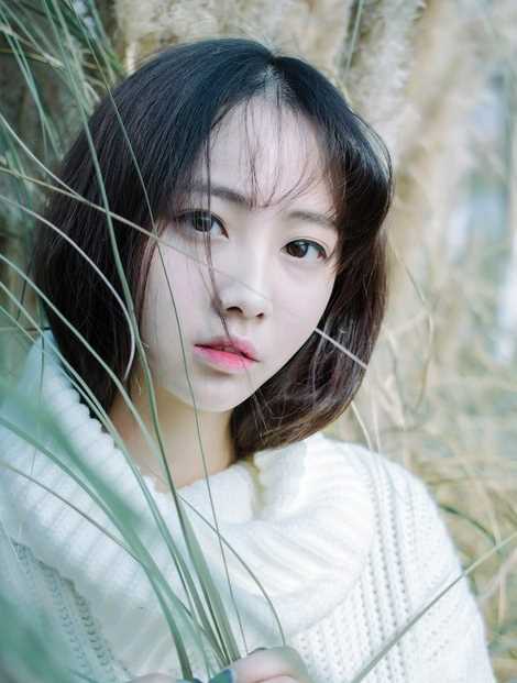 精选清纯女生户外伤感意境图册