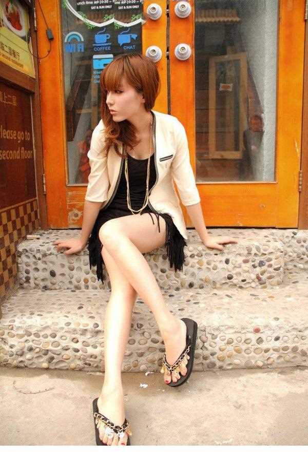 最新清纯小女生小资时尚风街拍壁纸