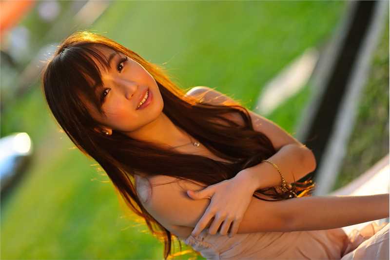 优质邻家女孩李倩熙户外清纯唯美写照图片