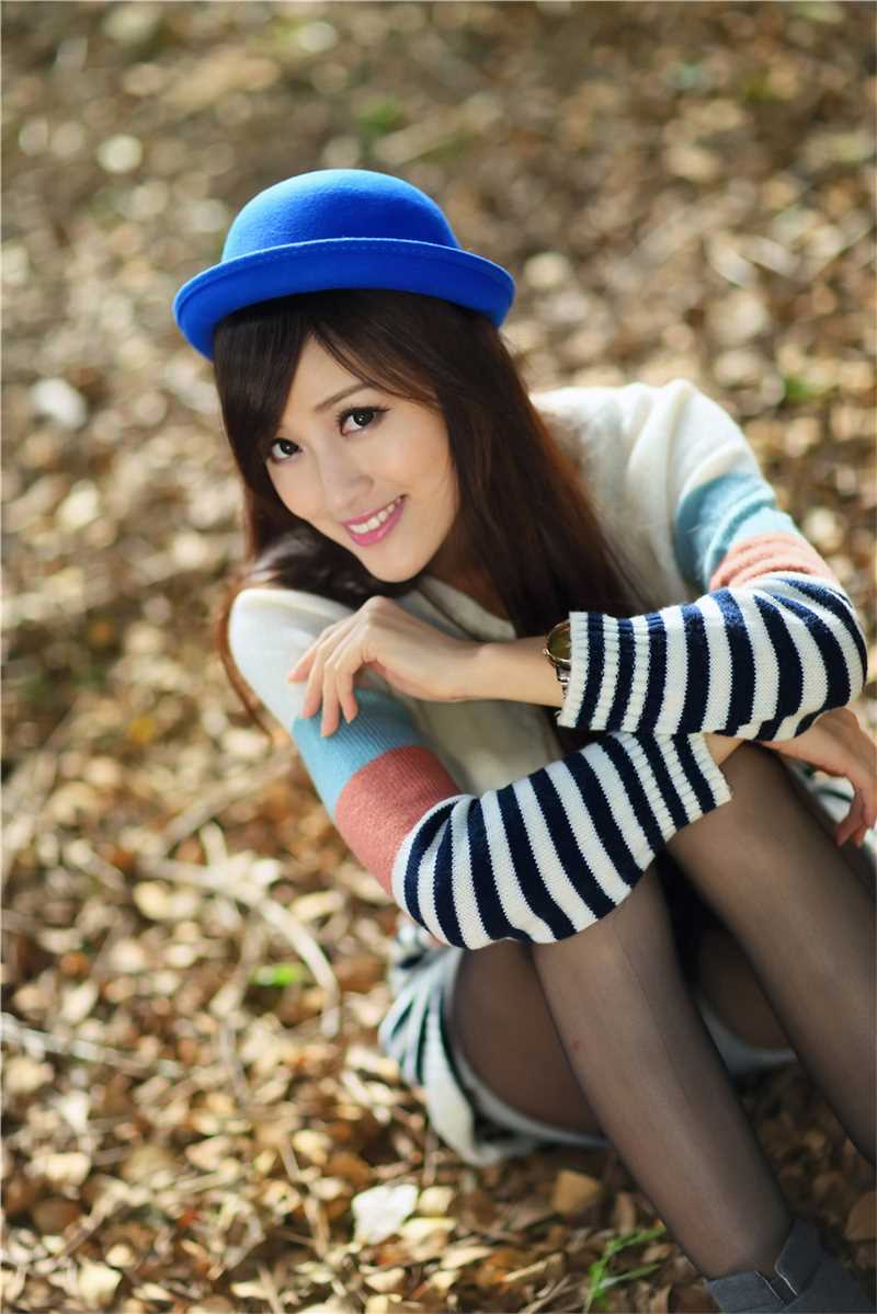 高清90后清纯美女初秋户外迷人图集