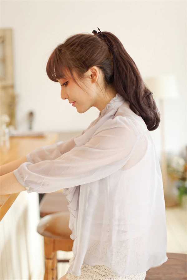 清纯长发美女室内唯美私房