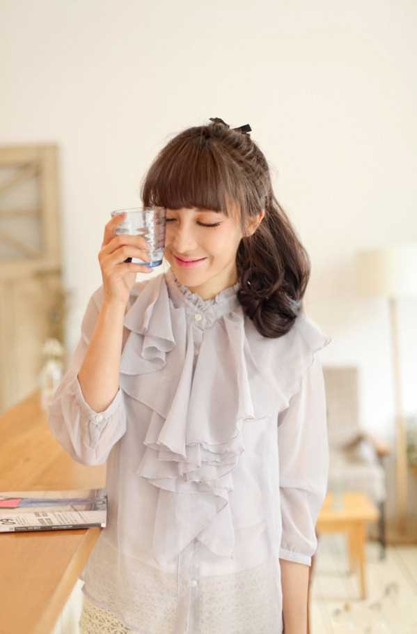 清纯长发美女室内唯美私房