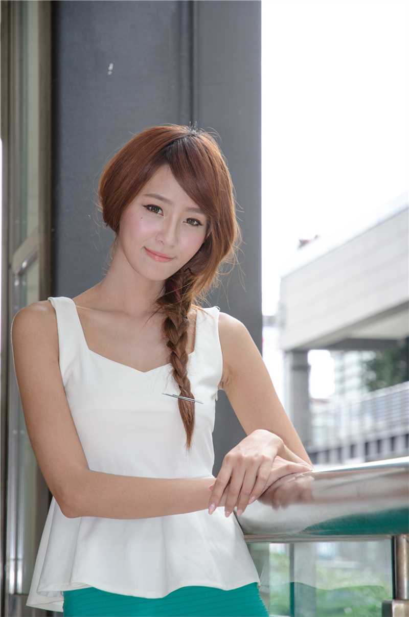 精选清纯美女校花小雪Winnie白衣迷人图册