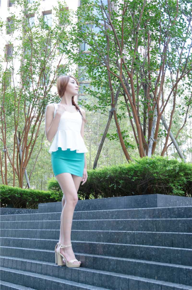 精选清纯美女校花小雪Winnie白衣迷人图册