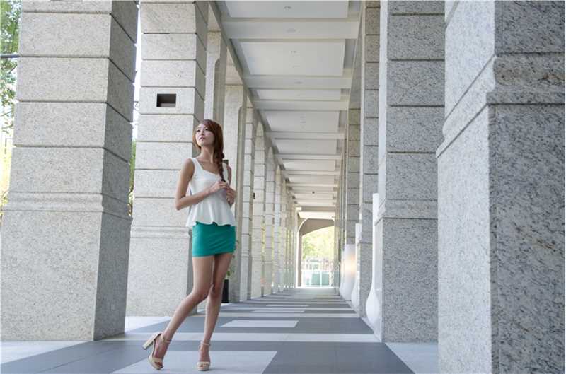 精选清纯美女校花小雪Winnie白衣迷人图册