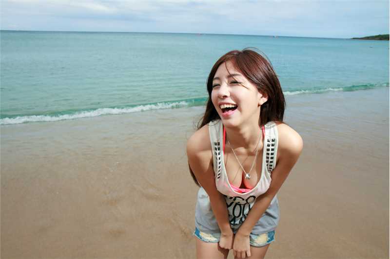 最全清纯萝莉沙滩热裤性感壁纸