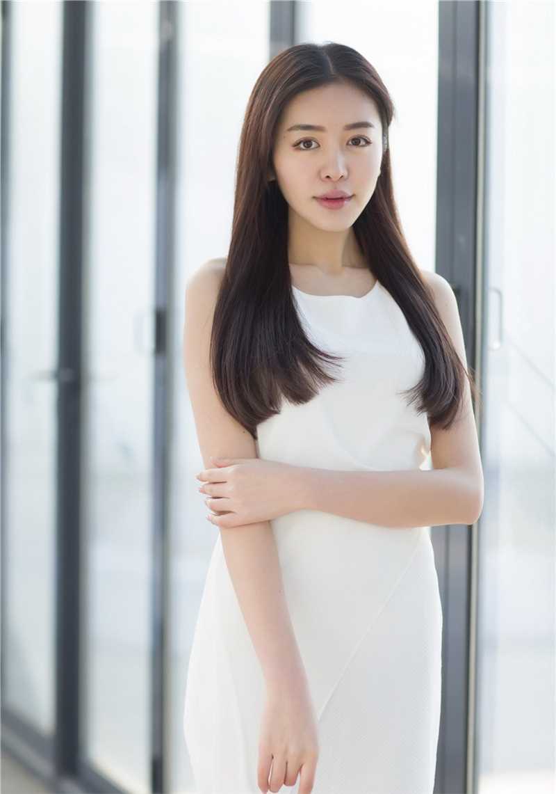 最新性感女星赵多娜玩转清纯诱惑图集