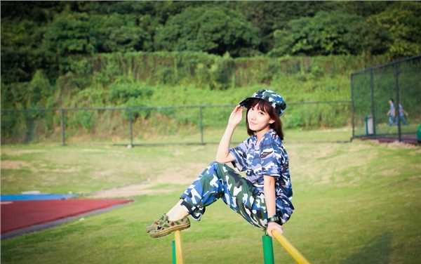 最新清纯校花迷人生活写照壁纸