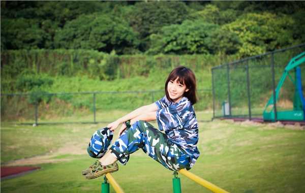 最新清纯校花迷人生活写照壁纸