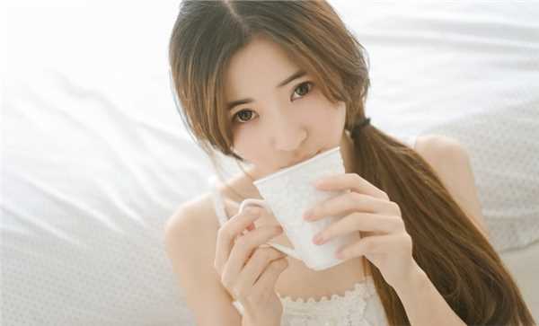 精选清纯美女白衣迷人生活照图册