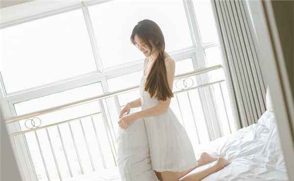 精选清纯美女白衣迷人生活照图册