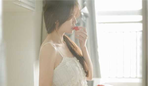 精选清纯美女白衣迷人生活照图册