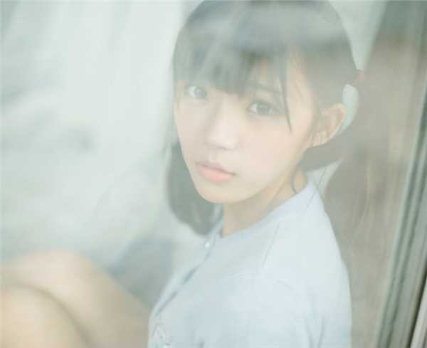 最新00后美少女夏日清纯壁纸