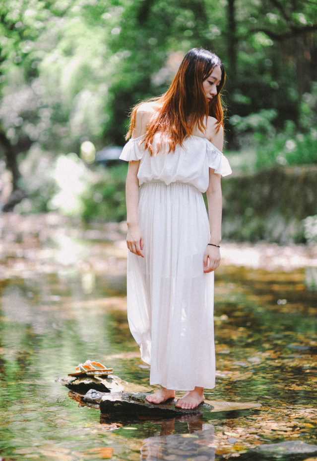 高清清纯美女林间唯美图册