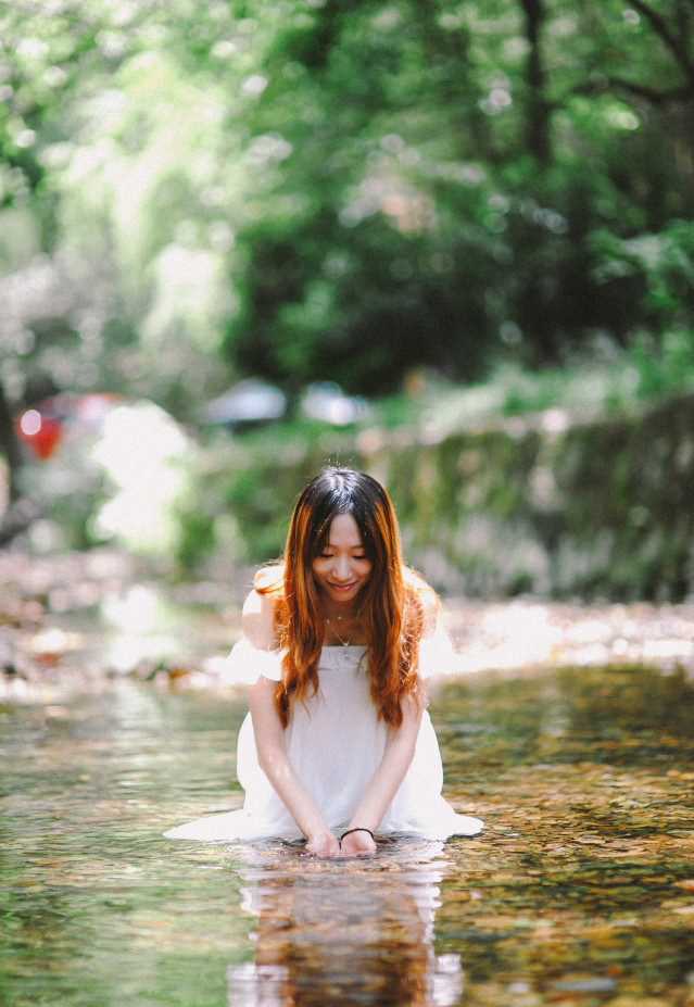 高清清纯美女林间唯美图册