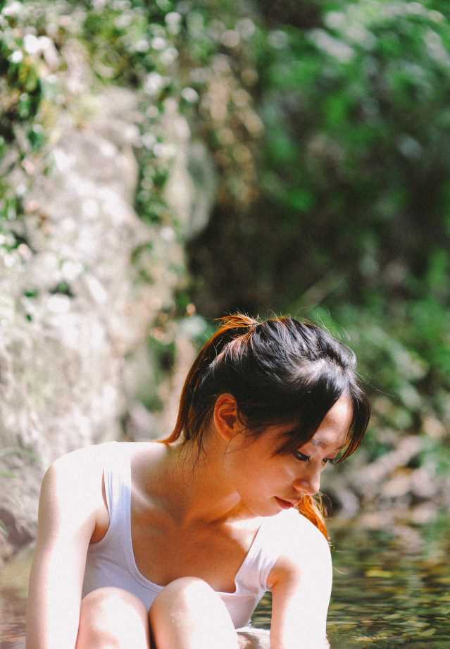 高清清纯美女林间唯美图册