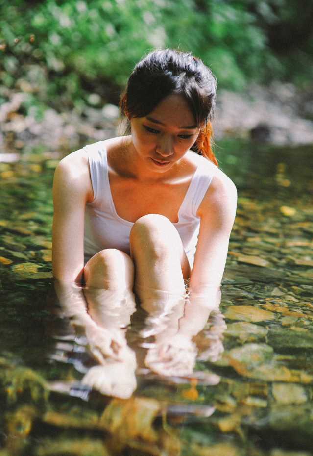 高清清纯美女林间唯美图册