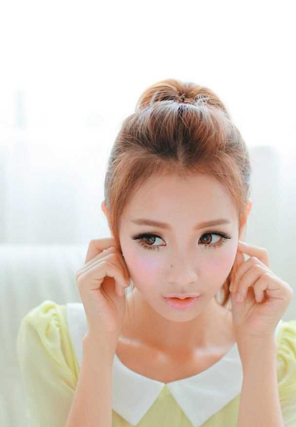 优质清纯美女胡欢欢裸色裙装图片