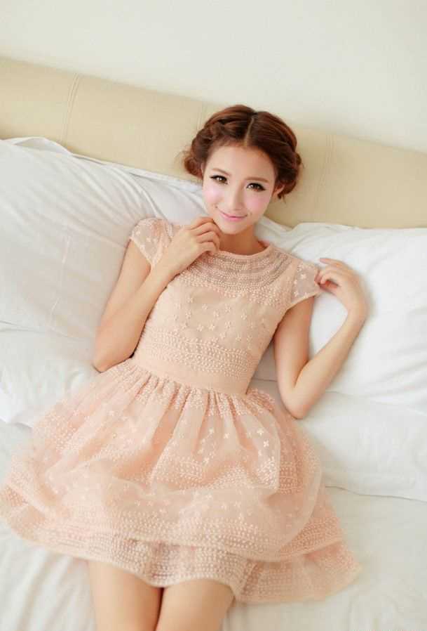 优质清纯美女胡欢欢裸色裙装图片